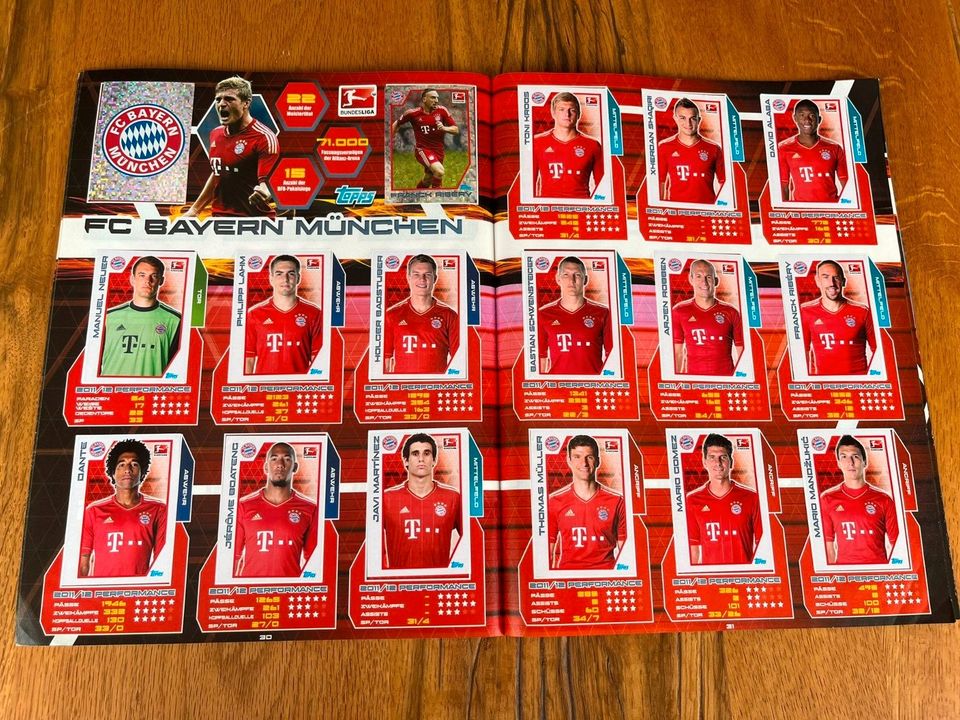 Topps Fussball Bundesliga 2012/2013 Sticker Album fast komplett in Sulzbach