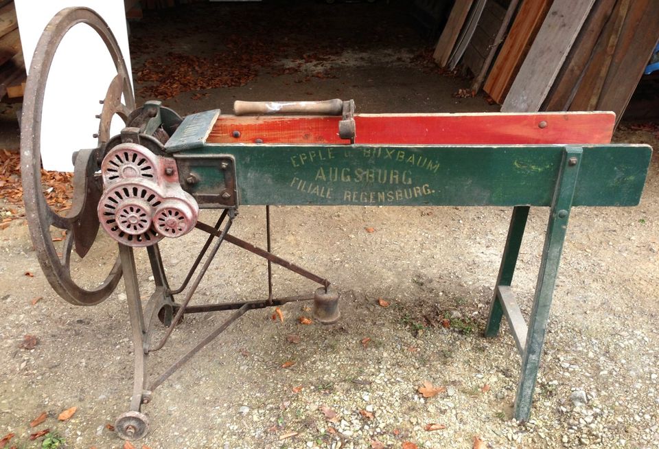 historischer Strohschneider, Futterschneidemaschine, Gsod in Riedenburg