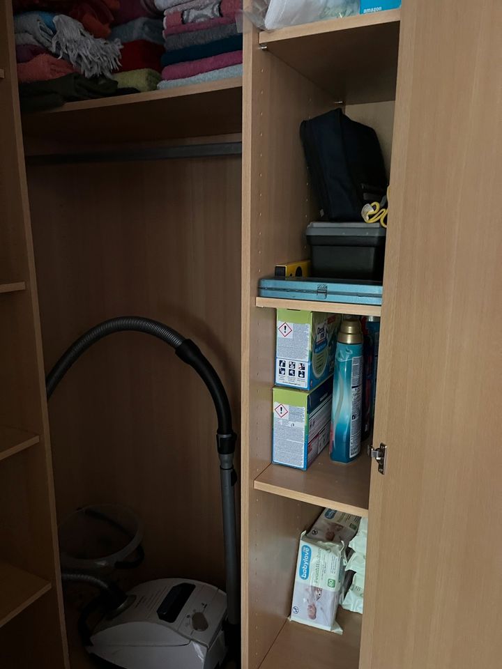 Großer Eckschrank / Garderobenschrank in Neubrandenburg