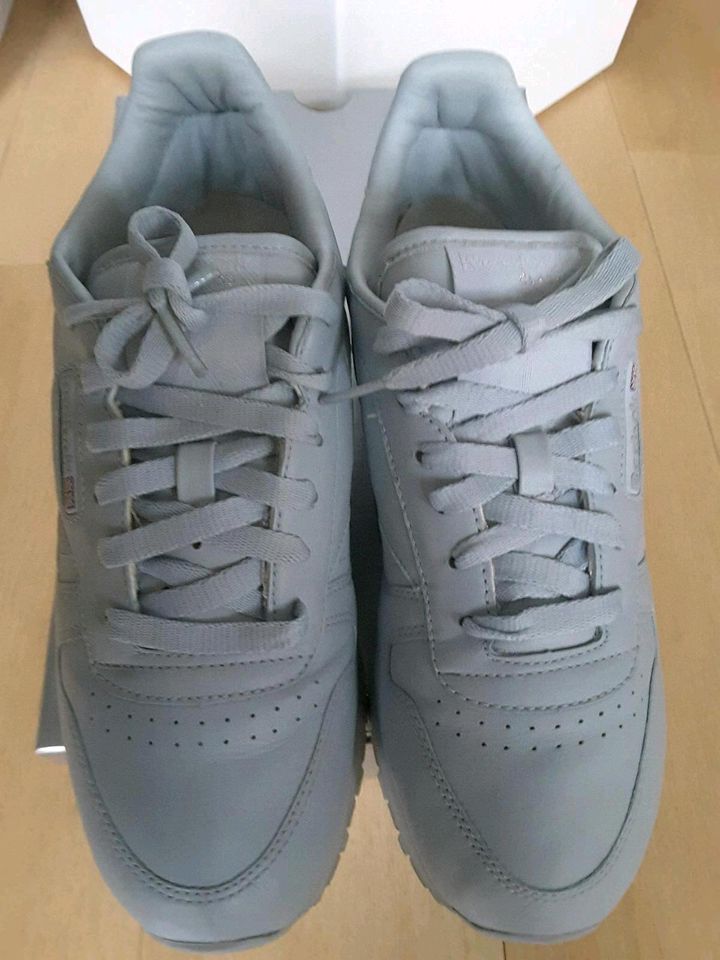 Seltene Damen Sneaker v. Reebok eisblau Gr. 38,5 fast wie neu in Düsseldorf