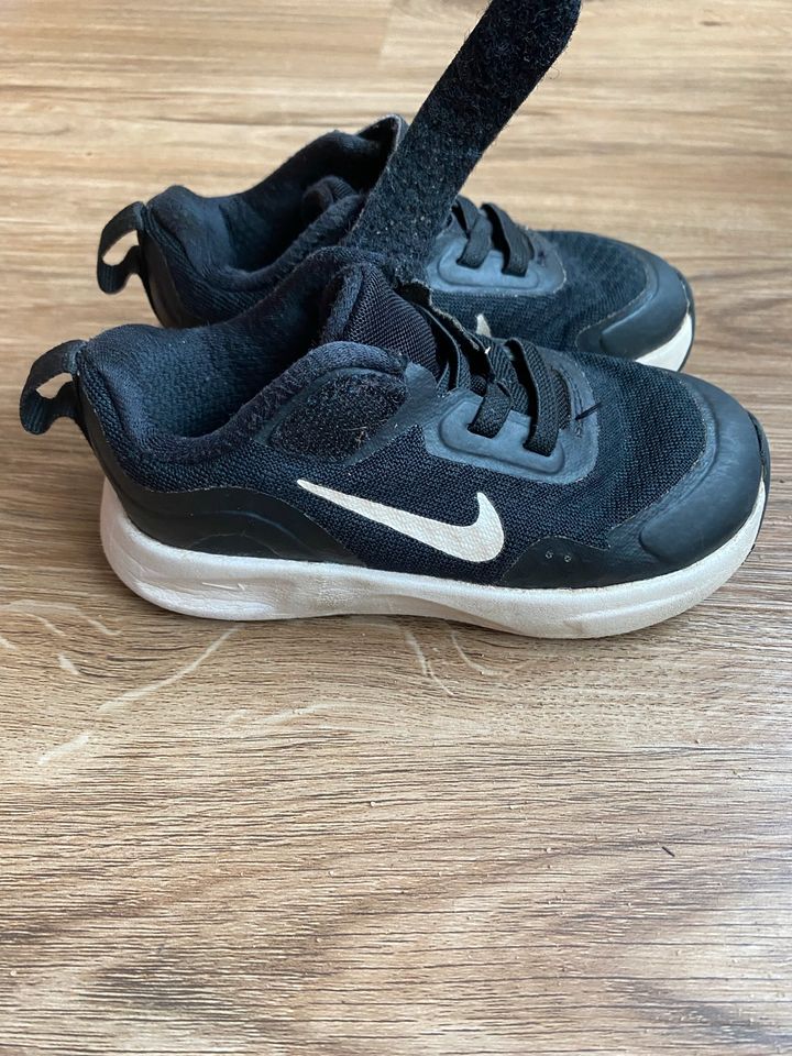 Nike boys running shoes size 23,5 in Kitzingen