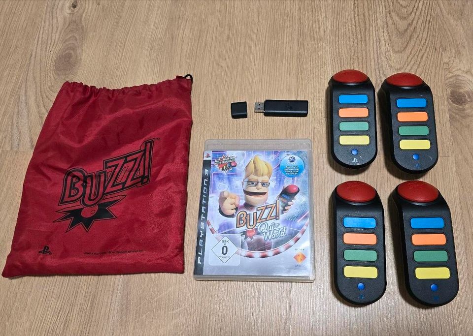 Buzz! Quiz World + 4 Wireless Buzzer Playstation 3 |PS3 | in Markgröningen