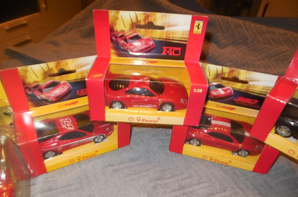 12 Ferrari Modelle 1:38 - Shell Edition in Burglauer