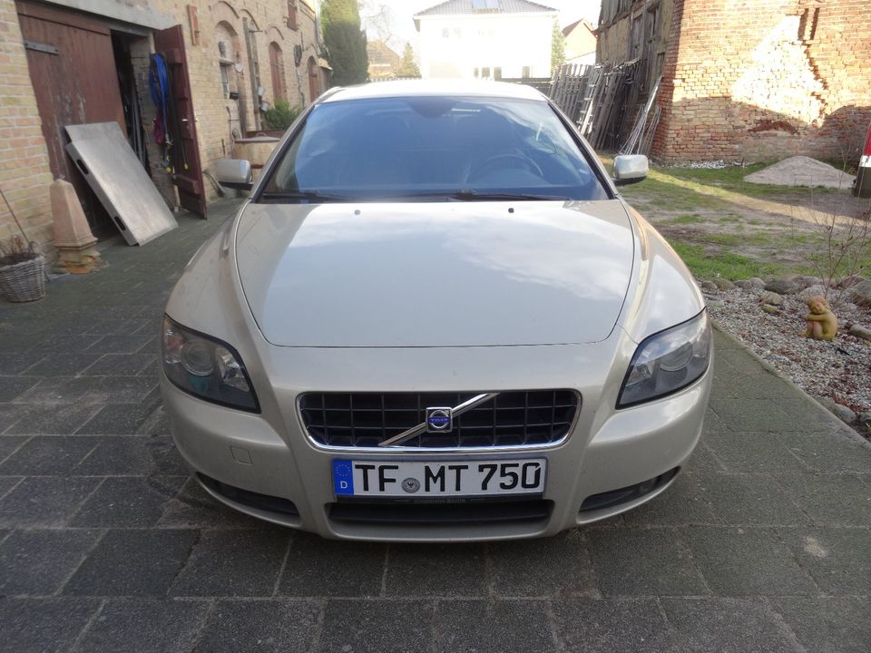 Volvo C70 2.4 Kinetic EZ 06/2007 119.500 KM TÜV 03/26 in Zossen-Glienick