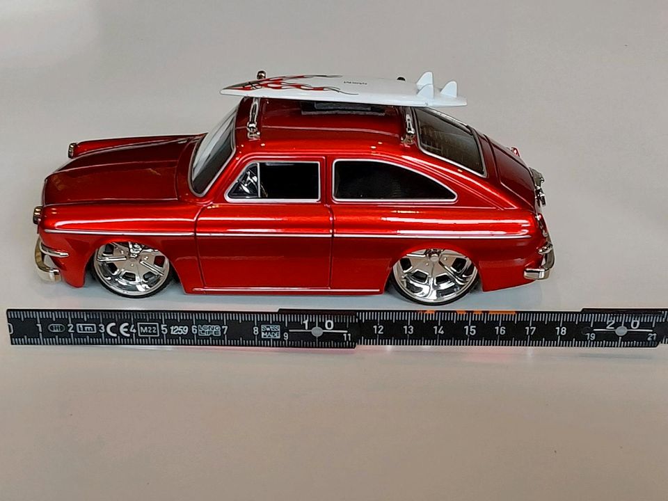 1965 Volkswagen 1600 TL (Fastback) 1/24  Candy Red, Jada Modell in Westoverledingen