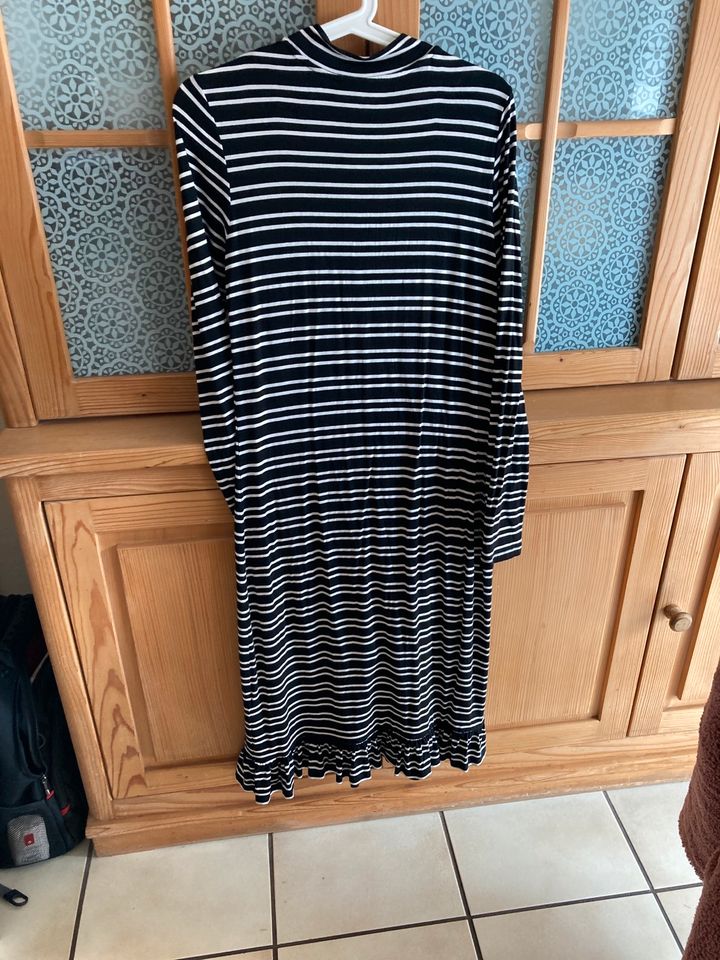 Jersey Kleid von der Marke find, Gr. 40 in Haiger