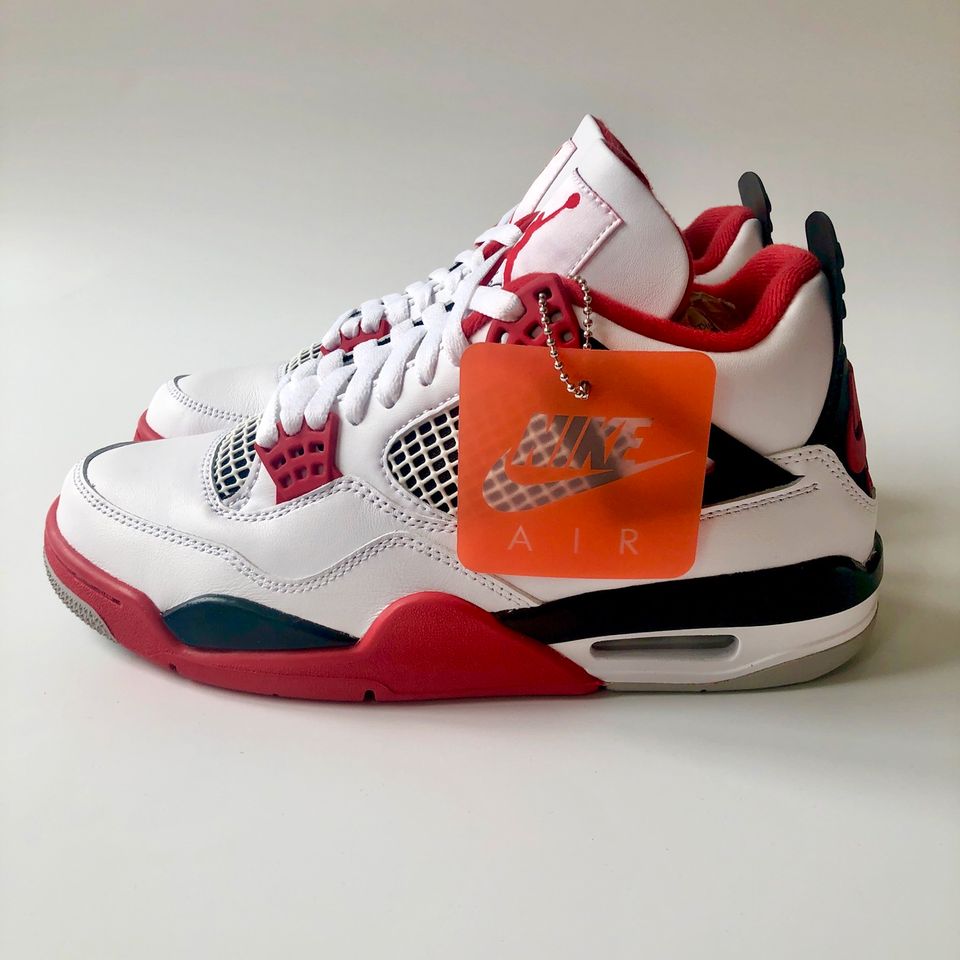 Jordan 4 Retro Fire Red (2020) • Größe 40,5 | Händler ✅ in Berlin