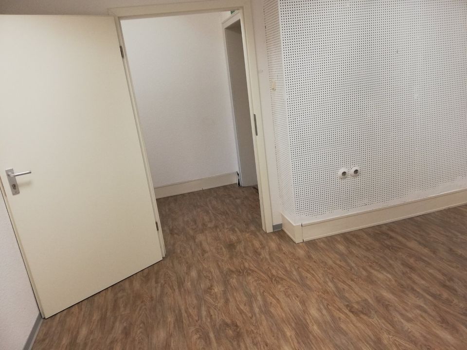 Büro mit Vorraum - 41 m² - Weitere Flächen bis 420 m² verfügbar in Lübbecke 