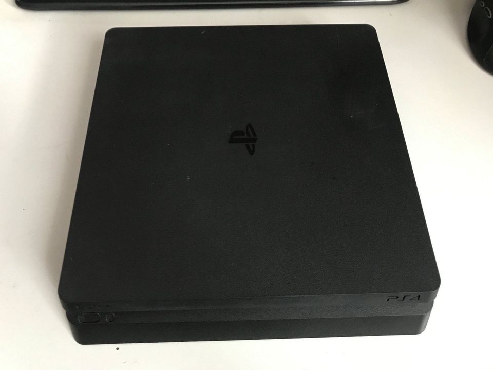 Playstation 4 Slim 500GB in Leipzig