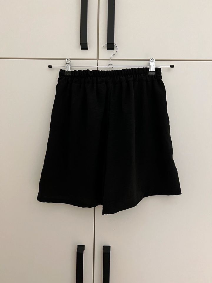 New Collection - Shorts - Schwarz - Onesize in Würzburg