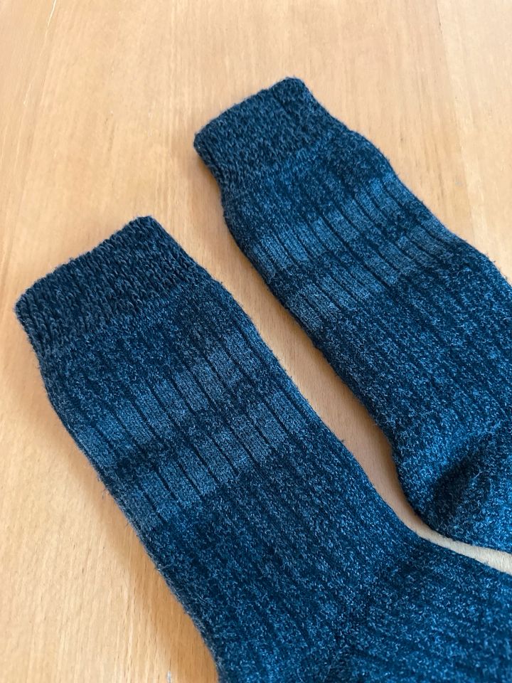 kuschelige Hausschuhsocken Socken - Gr. 41 42 grau in Neuss