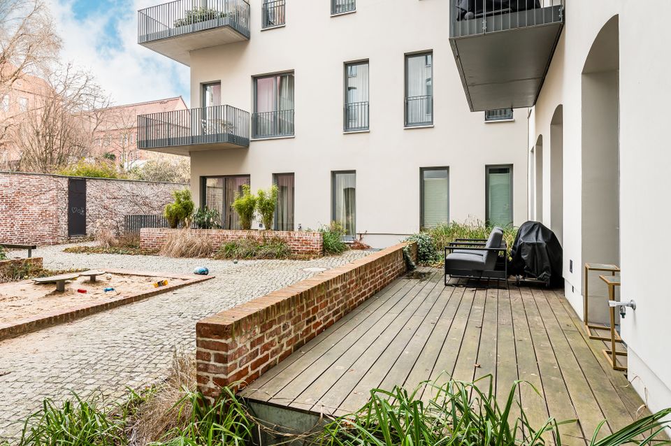 Kleinod in Bestlage: 2-Zimmer-Wohnung hinter historischer Fassade in Berlin