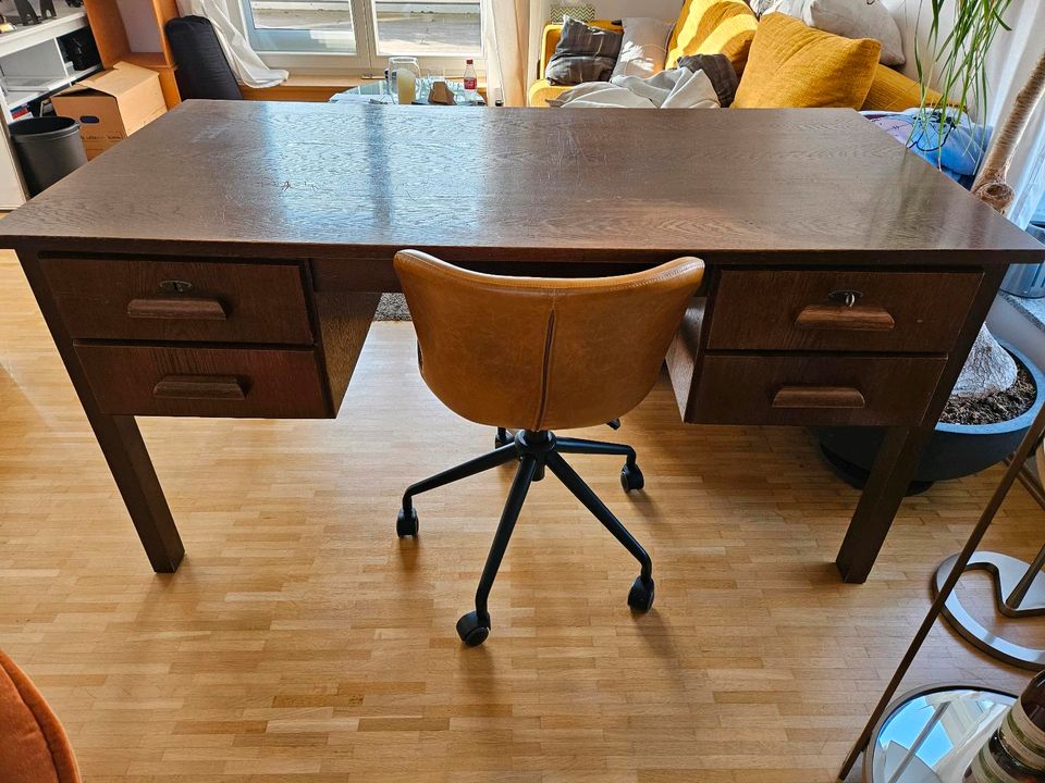 Holz Schreibtisch mit Charakter in Berlin