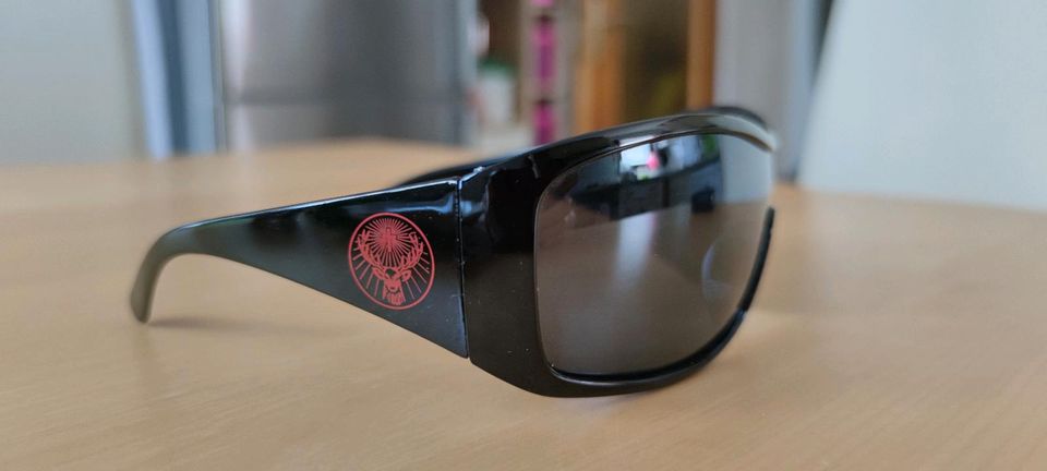 Jägermeister Sonnenbrille Logo Schriftzug Schwarz Rot Merch Fan in Rauenberg