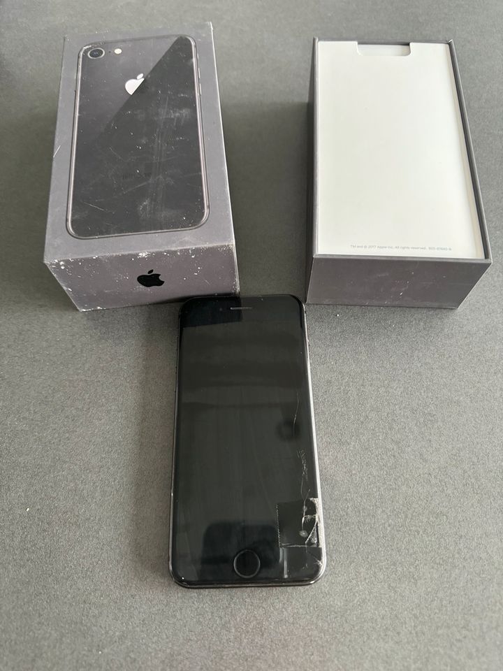 iPhone 8 Space Grey 256 GB Display defekt in Östringen