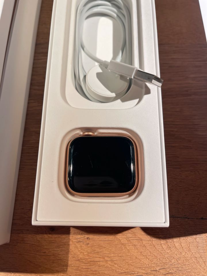 Apple Watch Series 5 , Fullset, Weihnachten in Köln