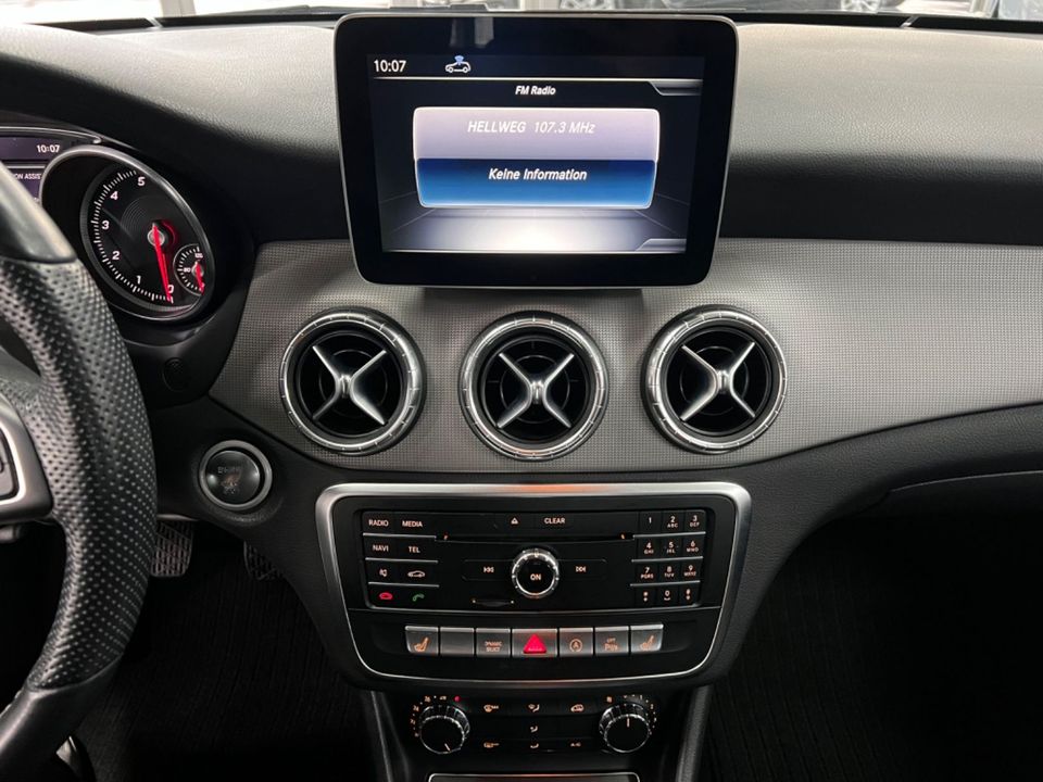 Mercedes-Benz CLA 180 Coupe Urban LED+Navi+Park Paket mit KAM in Werl