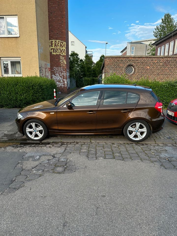 BMW 116i TOP Start/Stop, PDC, Tempomat, Alu, Alwetter u.v.m. in Köln