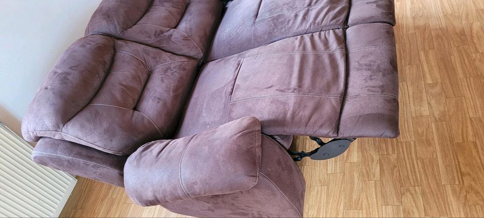 Sofa mit Relaxfunktion Braun und sehr gemütlich in Gladenbach