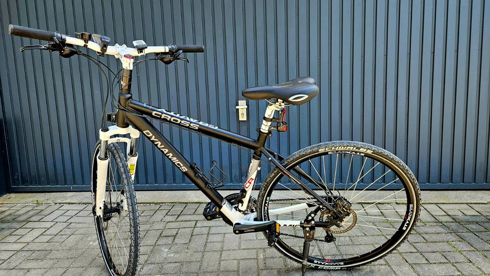 Trekking-Fahrrad 28" 27-Gang Shimano/ Scheibenbremsen in Herzogenaurach