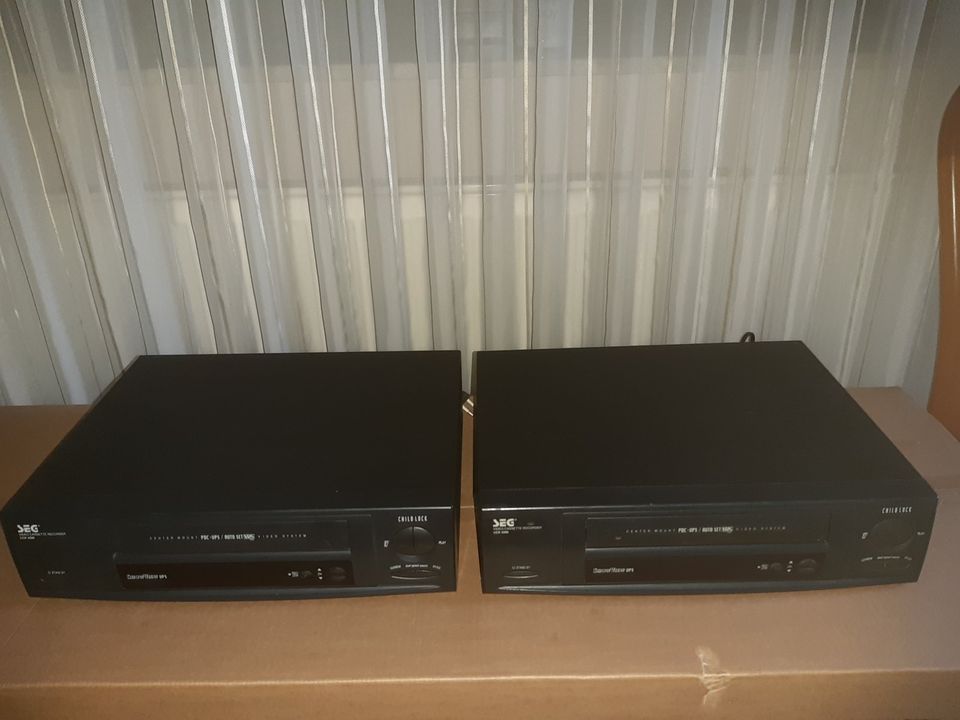 2x SEG VCR4200 VHS Videorecorder für PAL & NTSC Kassetten in Hungen