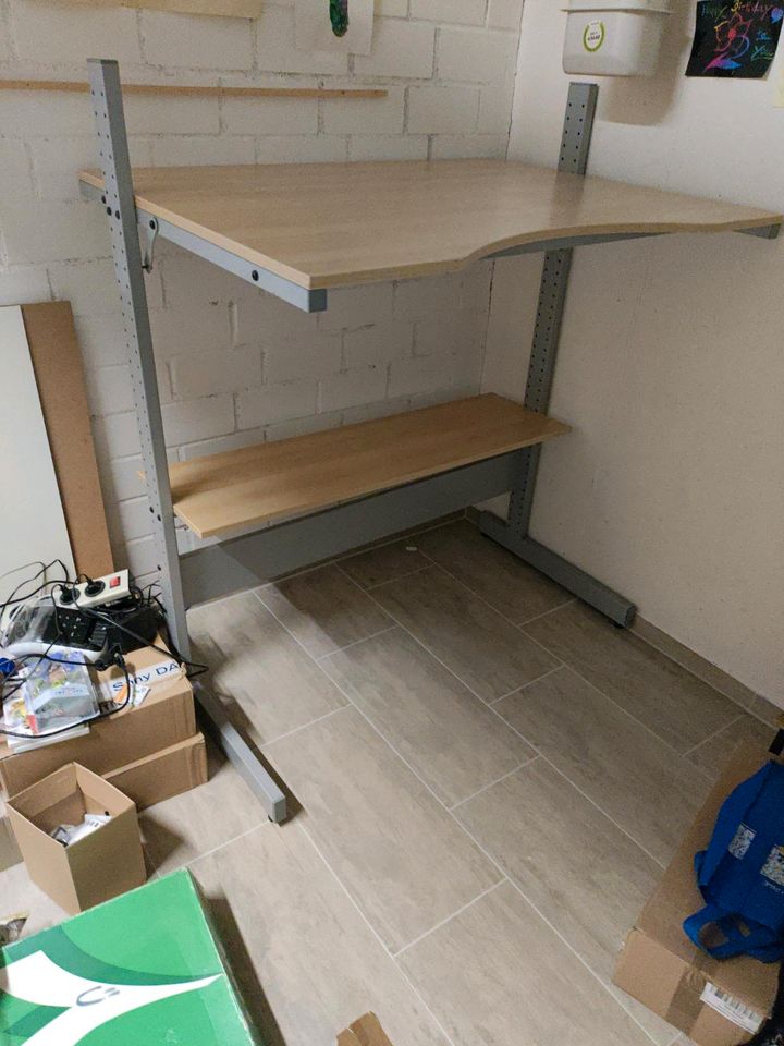 Stehtisch Schreibtisch Arbeitstisch stabil höhenverstellbar in Starnberg