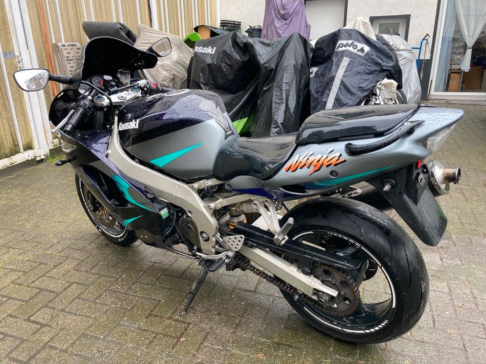 Kawasaki ZX9R-E-aus 4-2003 läuft und fährt mit 63000 Kilometern in Bochum