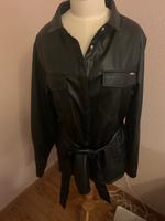 Guess Lederhemd (Kunstleder) Gr. L schwarz neu Brandenburg - Panketal Vorschau