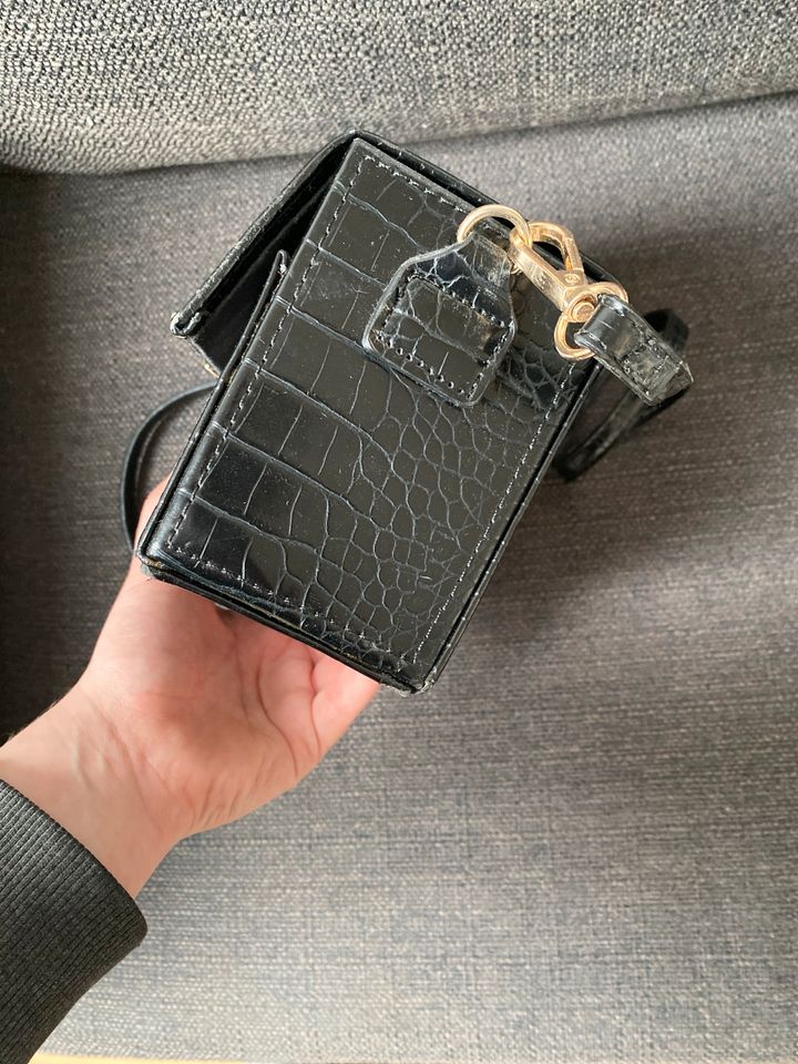 Handtasche zu verschenken in Oldenburg