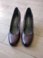 Tamaris Leder Pumps Absatzschuhe braun Gr. 39 Brandenburg - Falkensee Vorschau