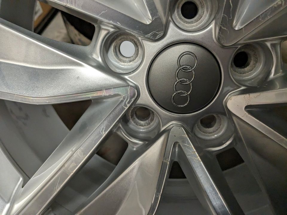 Audi Q3 (Typ 8U) Sommerräder 7,5x18 ET43 mit 235/50 R18 97V in Wüstenrot