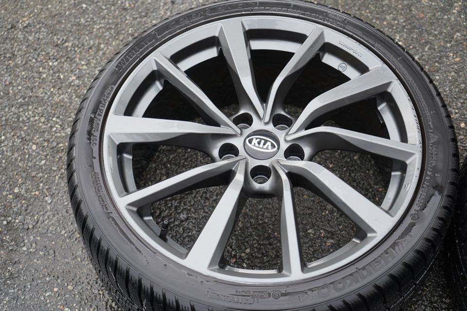 Kia Stinger Winterreifen auf Alu 225/40 R19 / 255/35 R19 in Pfungstadt