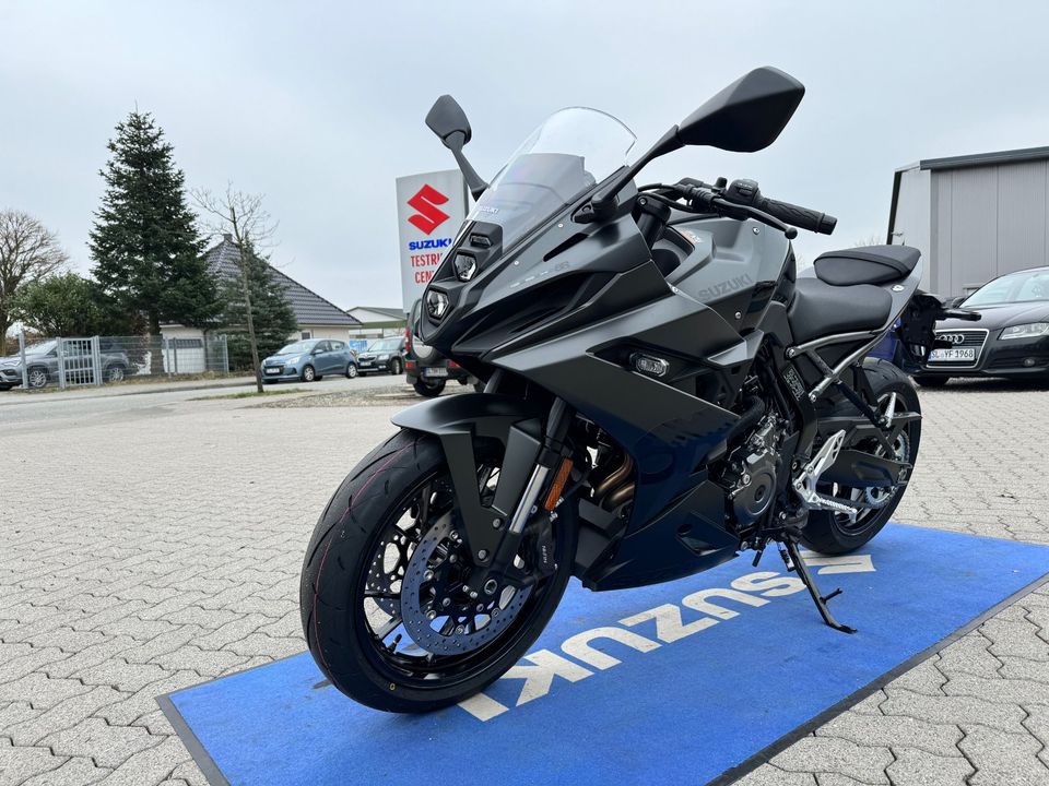 Böwadt-und-Hansen-233-Suzuki-GSX-800-8R-schwarz in Handewitt