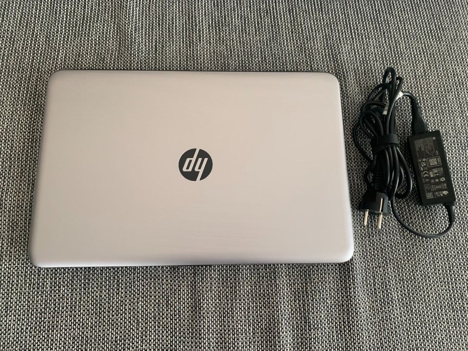 HP 15-af101ng- AMD A6 2 GHz , 500 GB, 8GB RAM, 15,6 Zoll in Neuenburg am Rhein