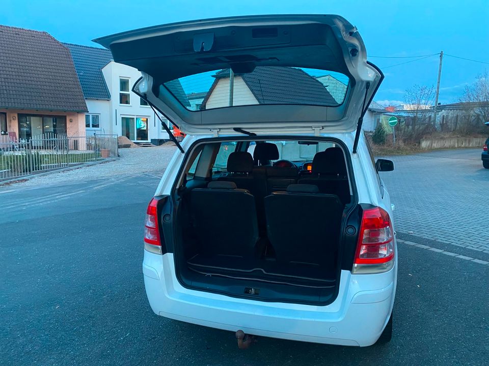 Opel Zafira Family 7 Sitze TÜV neu Service neu in Schwabach