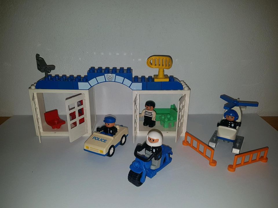 Lego Duplo Polizeistation Auto Haus Motorrad Hubschrauber Dieb in Bad Bederkesa