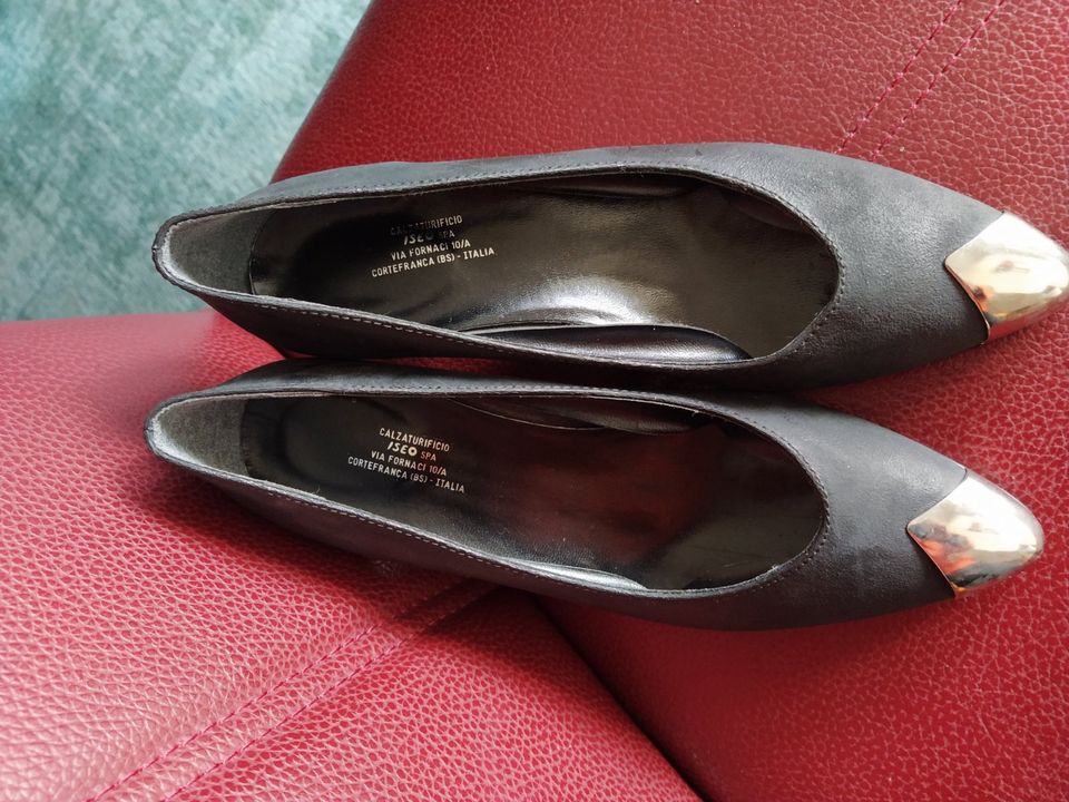 Damen Schuhe Pumps Made in Italy schwarz mit Metallspitzen Gr.37 in Berlin
