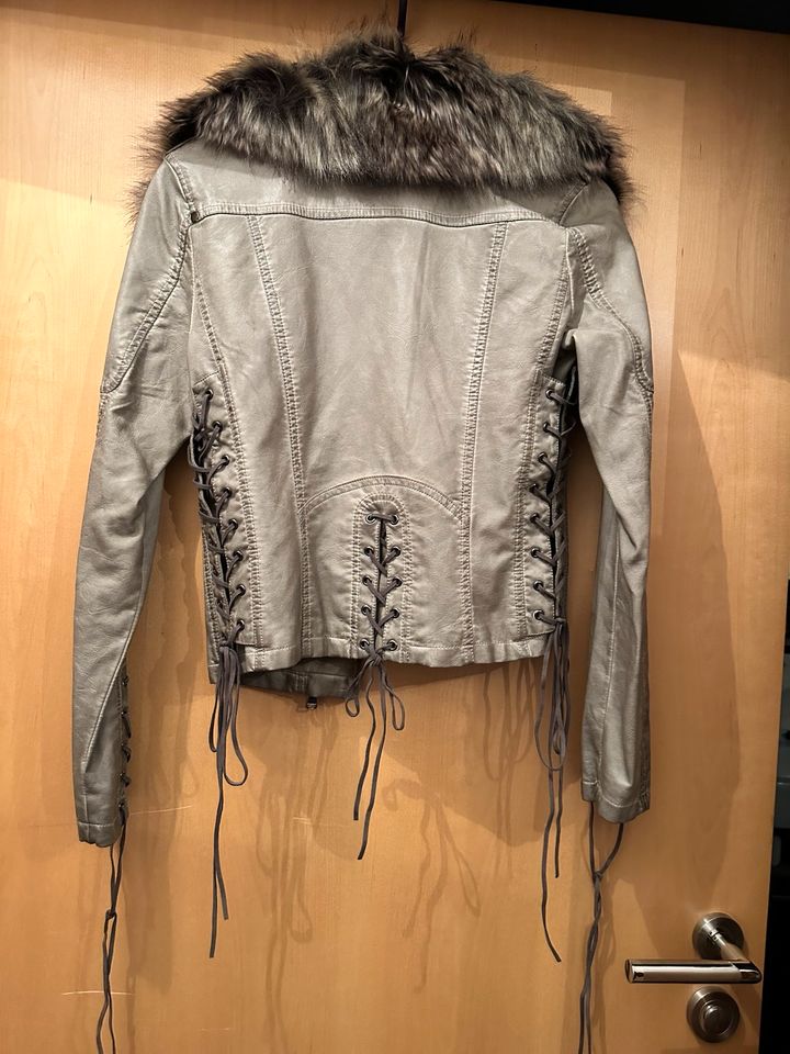 Original Guess Kunstleder Jacke mit Schnürungen neu in Wasserburg am Inn