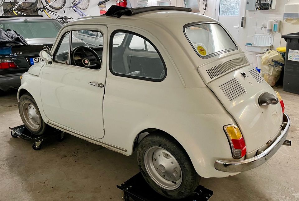 Fiat 500 Oldtimer abgebrochene Restauration in Landau in der Pfalz