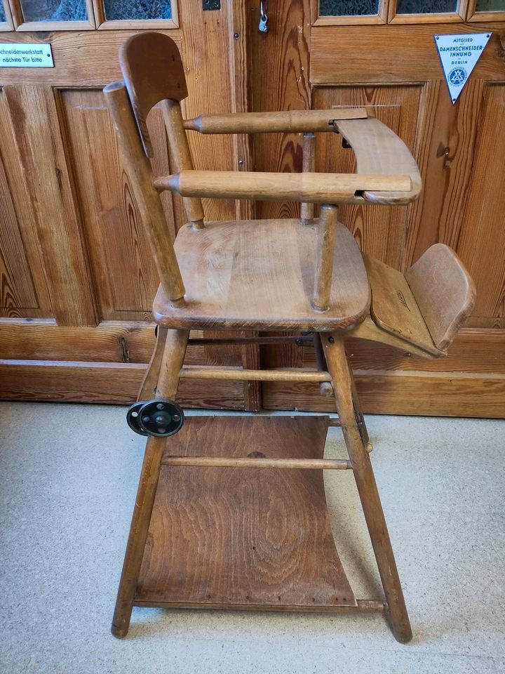 Alter Kinderhochstuhl Tisch Stuhl Vintage Funktionsmöbel in Voerde (Niederrhein)