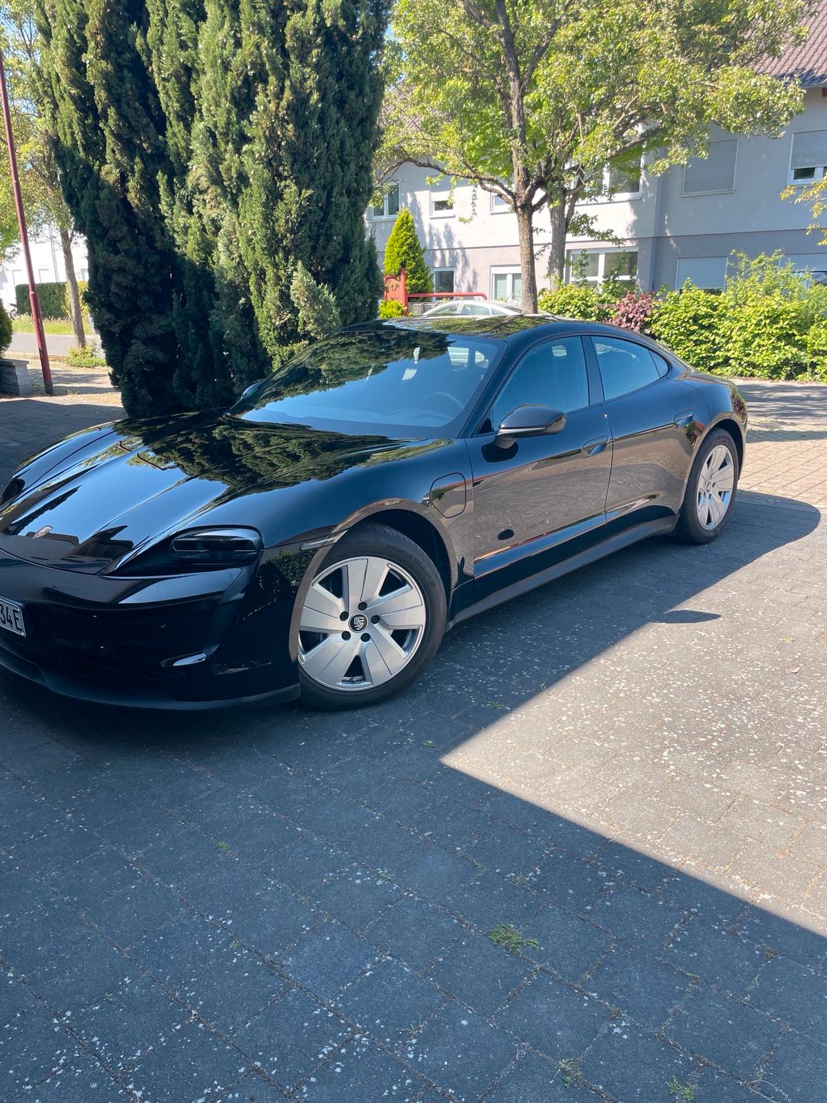 Abbildung des Autos Porsche Taycan