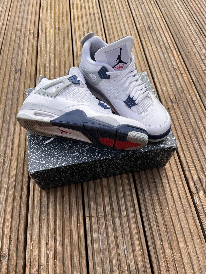 Jordan 4 retro white midnight navy in Hemdingen