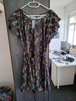 Schwarzes Blumen Kleid 42 Niedersachsen - Buxtehude Vorschau