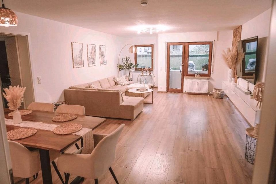 Schöne kernsanierte 4 Zimmer Wohnung mit tollem Bad in Stuttgart in Stuttgart