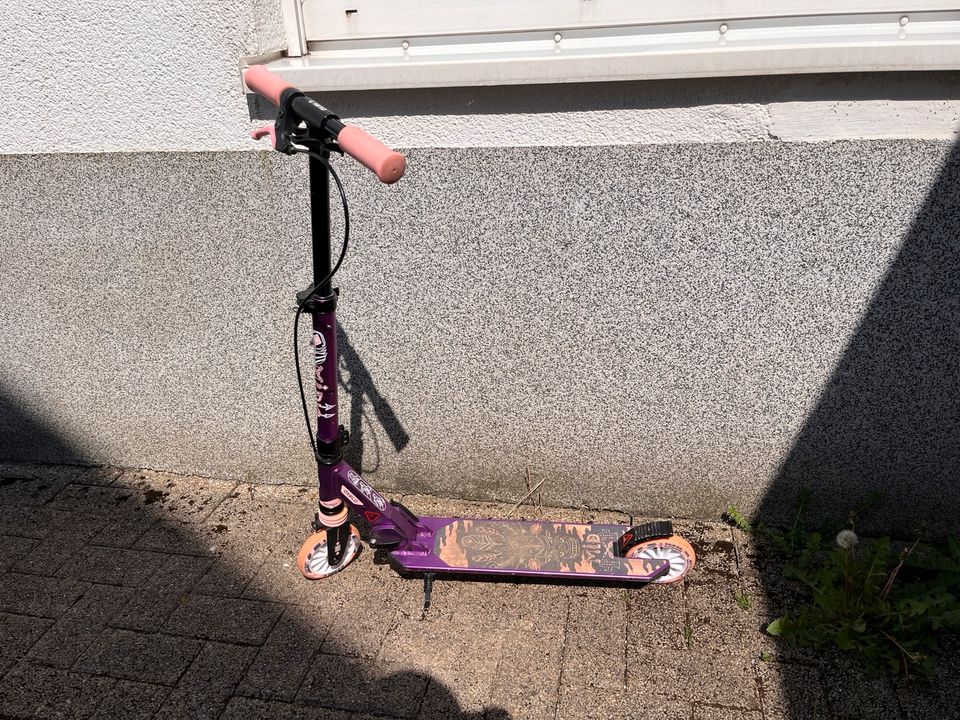 Roller mit Bremse und Ständer, zum Klappen, Decathlon Hausmarke in Hattingen