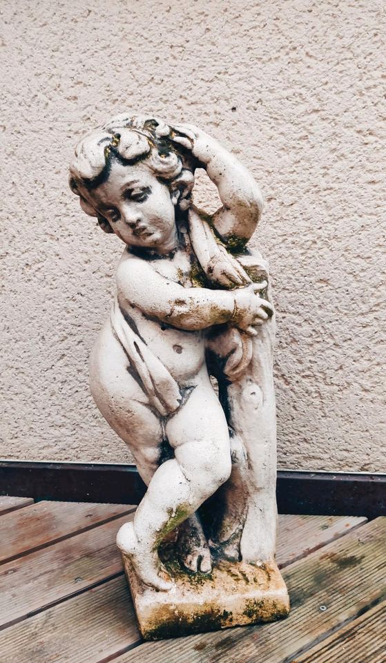 Gartenfigur Putto Steinfigur Garten in Kupferzell