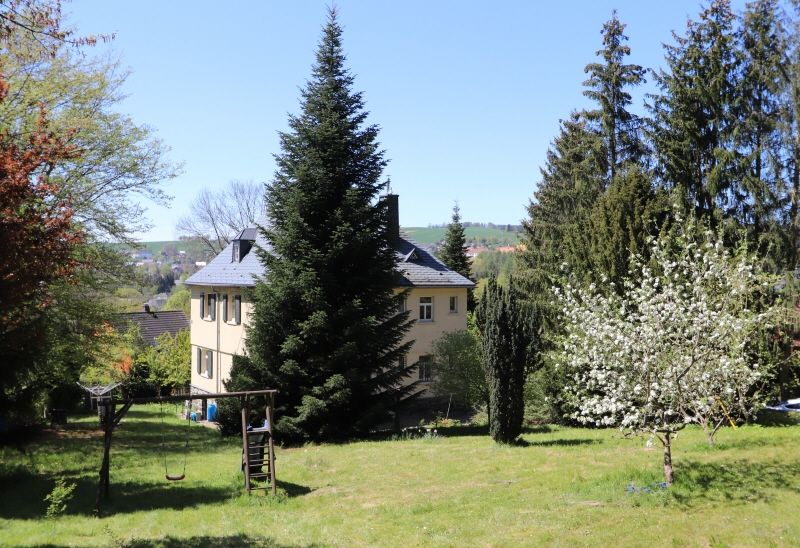 Gut erhaltene Villa mit großem Garten in Augustusburg