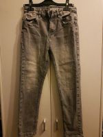 Gr. 140 + 146 Jeans , Schlafanzug, Shirts, Regenjacke Nordrhein-Westfalen - Recklinghausen Vorschau