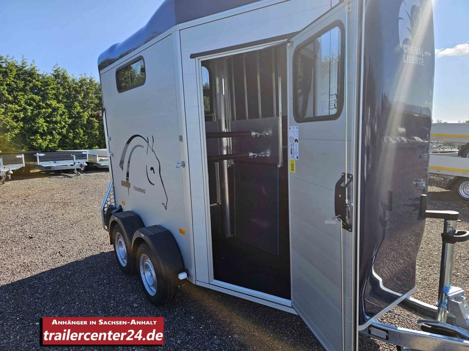 2.6t Pferdeanhänger große Sattelkammer Touring Cheval Liberté in Sülzetal