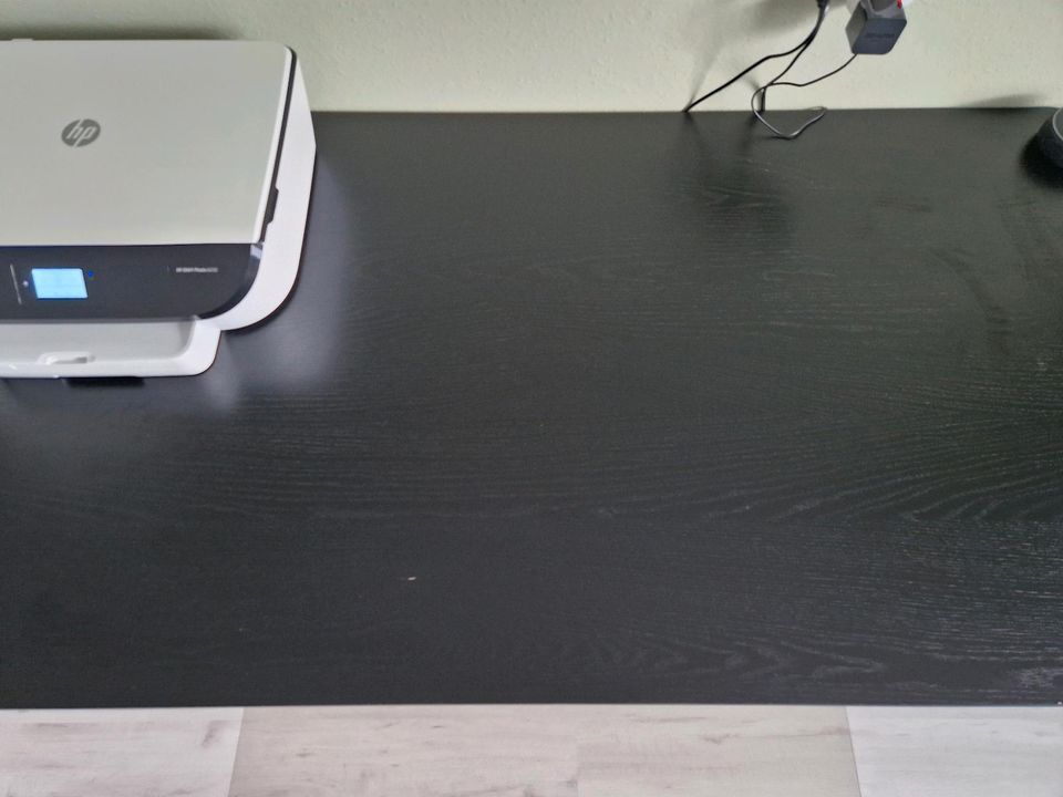 Bekant Schreibtisch höhenverstellbar | IKEA in Verl